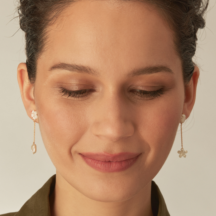 Asymmetrische Ohrringe Fiori di Perla