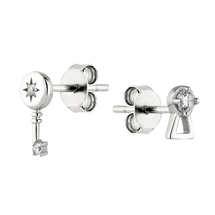 ASYMMETRISCHE OORRINGEN ZILVER LOCK AND KEY AMULET