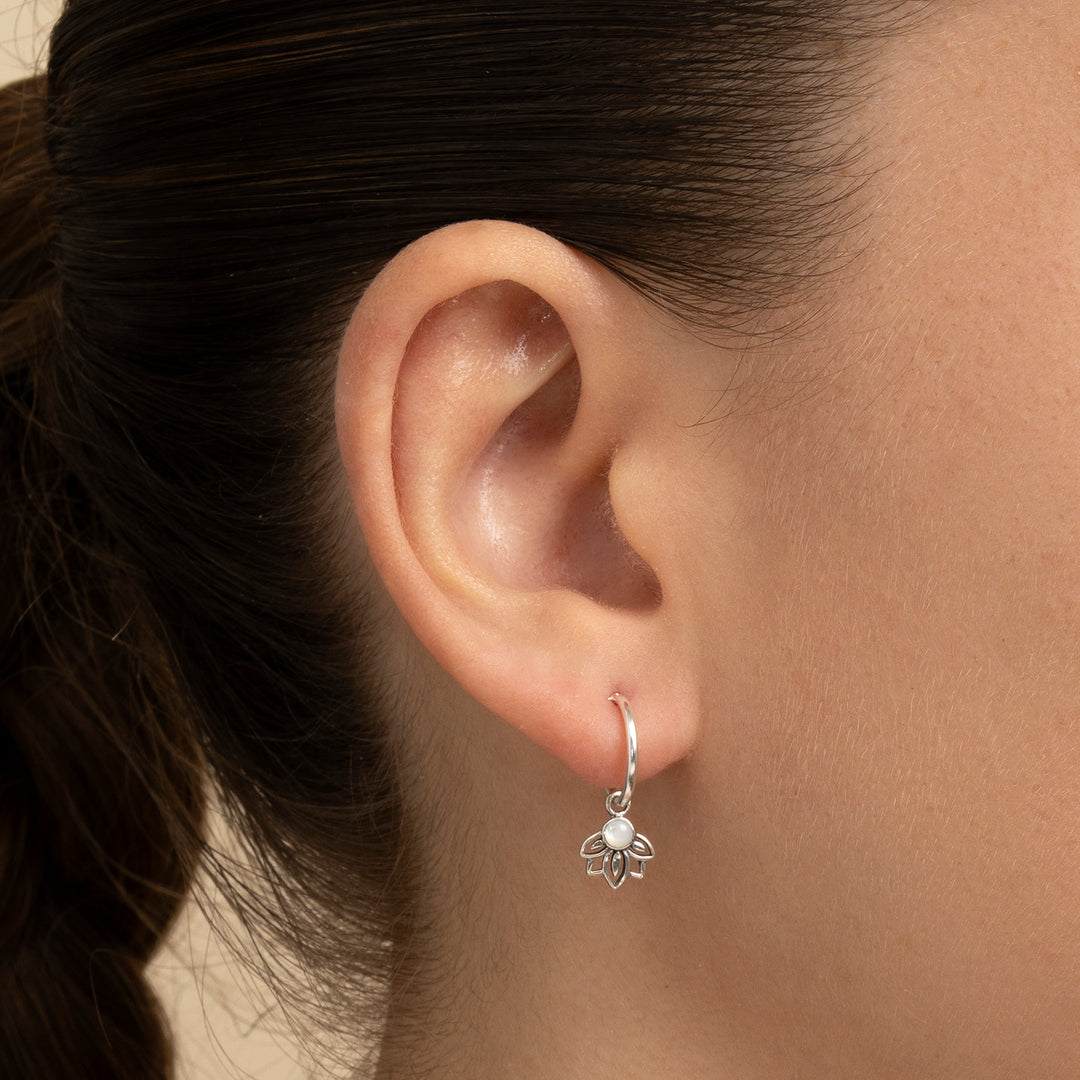 CALA COMTE MOTHER-OF-PEARL HOOP PIERCING EARRING